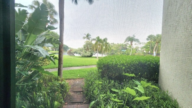 Building Photo - 1915 Lavers Cir