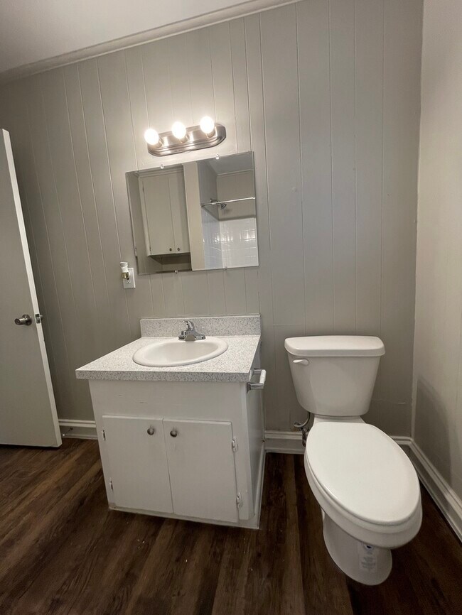 Building Photo - 7015 Eddy Ln