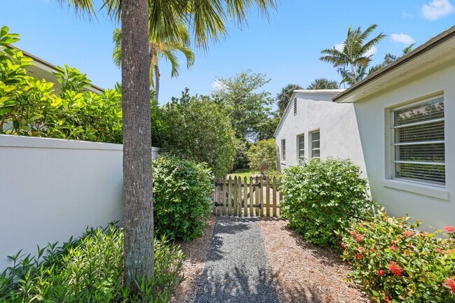 Building Photo - 246 Merrain Rd