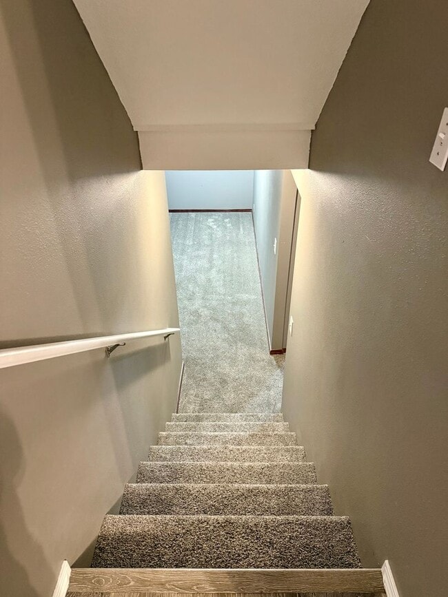 Building Photo - Stunning 3 Bed 2 Bath Eagle Ridge Home w/ ...