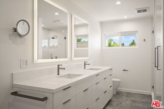 Building Photo - 10311 Clusterberry Ct