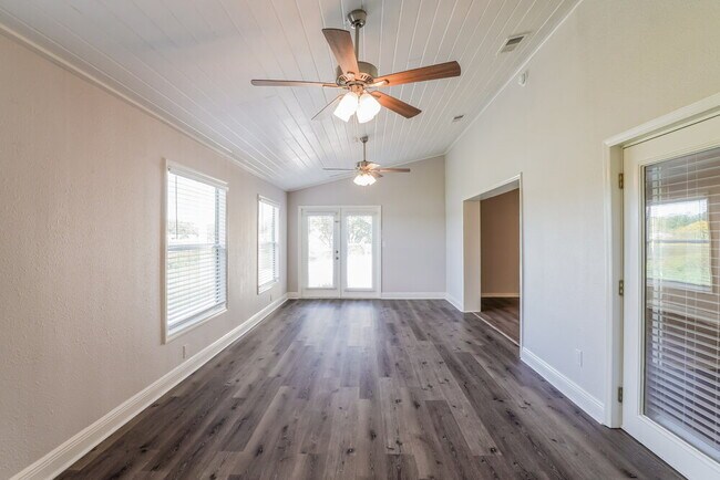 Building Photo - 2499 Lake Jackson Cir
