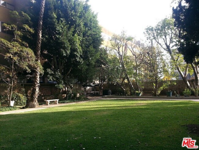 Building Photo - 3278 Wilshire Blvd