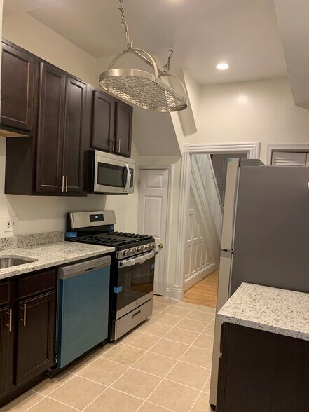 Kitchen_2 - 135 Adams St NW