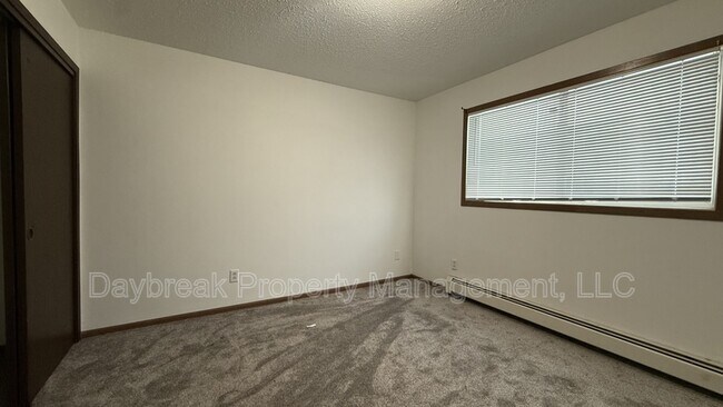 Building Photo - 3024-9 1/2 9 1/2 St N