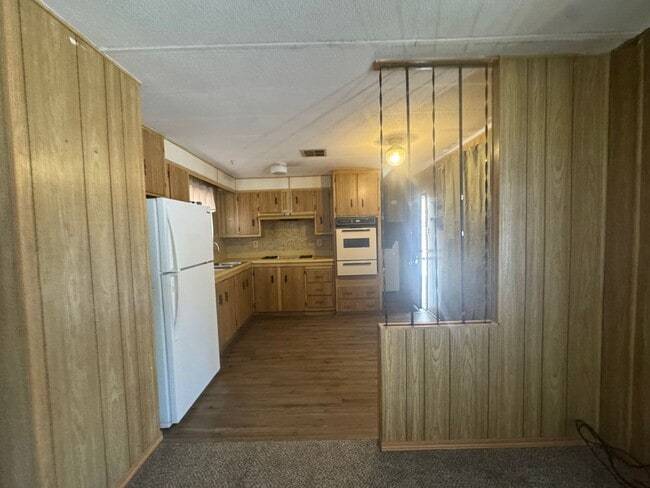 Building Photo - 2BRE 2BA close to Hwy 95, Shopping, Parks, Colorado River