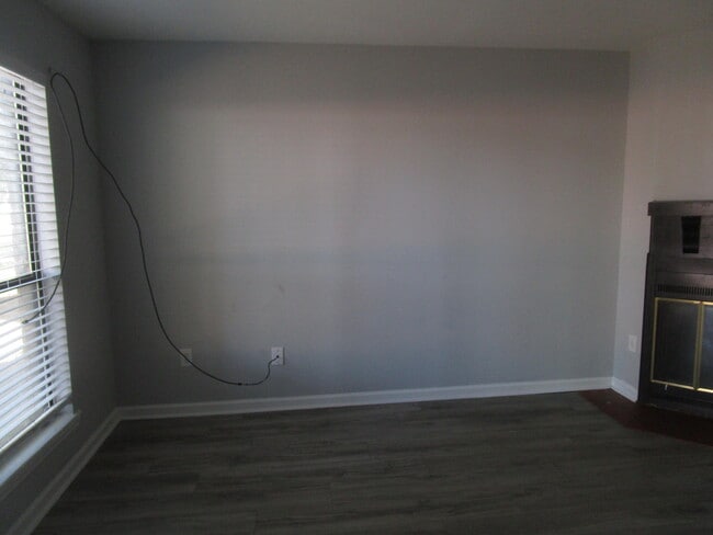 Building Photo - 1960 Gion St