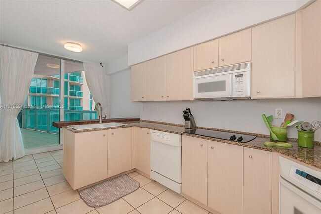 Building Photo - 3370 Hidden Bay Dr