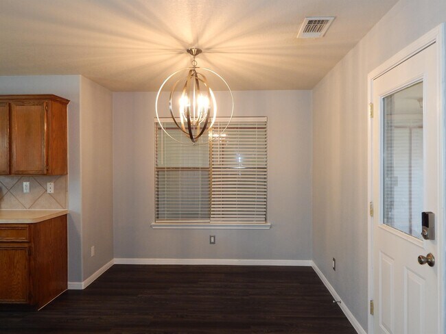 Building Photo - 106 Cedar Ridge Dr