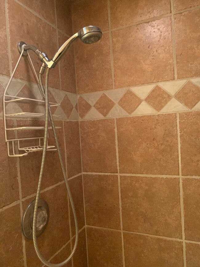 Building Photo - Studio