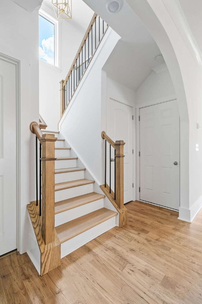 Building Photo - Experience Modern Comfort: Spacious 4-Bedr...
