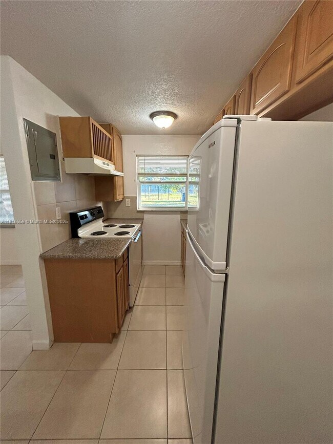 Building Photo - 1126 SW 15th Terrace