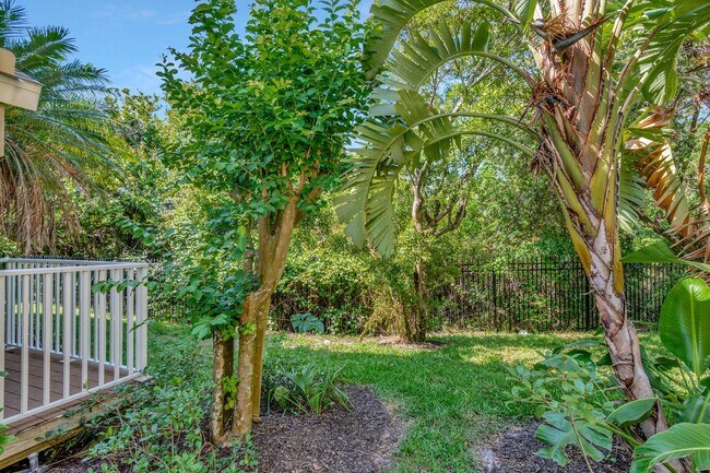 Building Photo - Great Townhouse in Gated Community