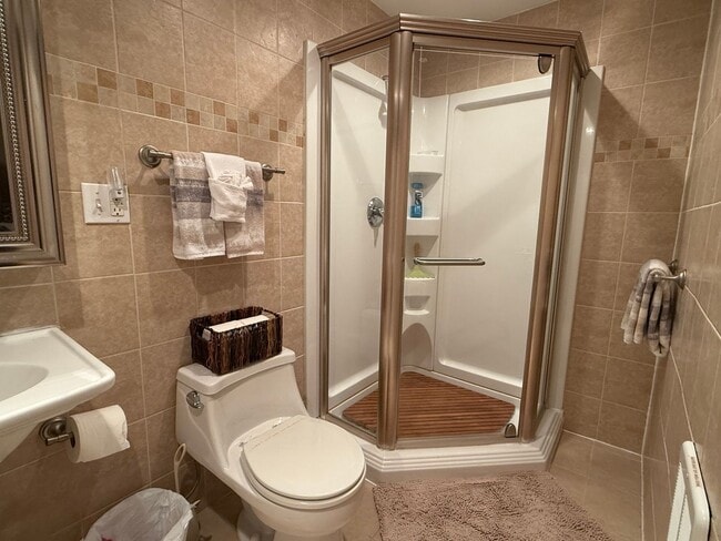Building Photo - Charming 3-Bedroom Condo in Laconia, NH – ...