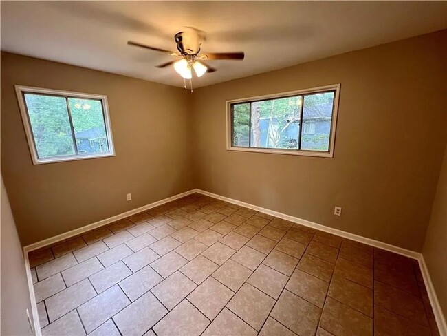 Building Photo - 3 BD/ 1 BA Home for Rent in Mobile