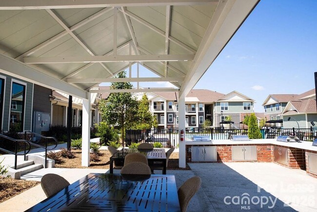 Building Photo - 102 Kennedy Rdg Wy