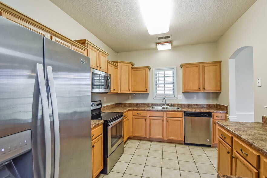 Building Photo - 120 Penny Ln