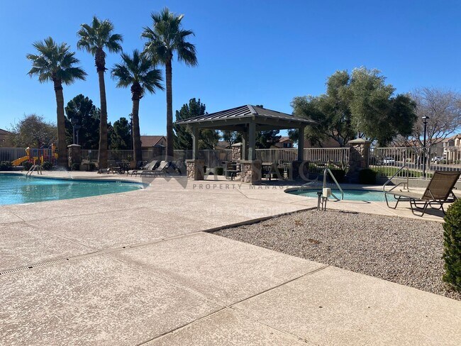 Building Photo - 4540 E Los Alamos St