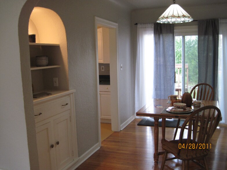 Building Photo - 505 Alderson Ave