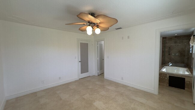 Building Photo - Lakefront 2BR Home in 55+ Leisureville Community