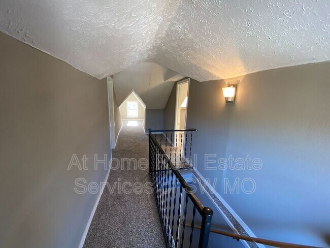 Building Photo - 1471 E Mcgee St