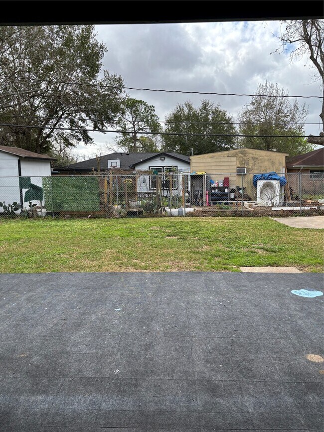 Building Photo - 4115 Tidewater Dr
