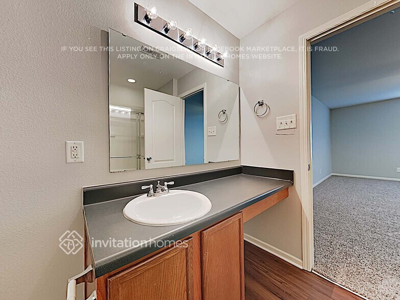 Building Photo - 513 Zander Woods Ct
