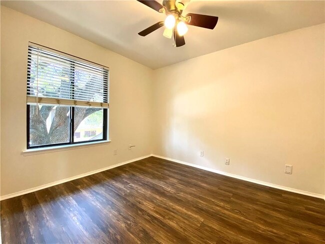 Building Photo - 9535 Quail Village Ln