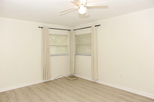 Building Photo - Naples Park - 3 Bedroom/2 Bath - Annual Re...