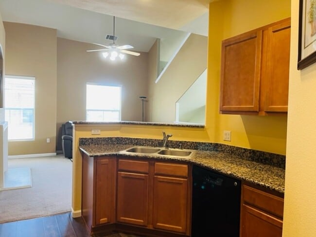 Building Photo - Beautiful Tri-Level Condominium in Gated Elk Grove Community!