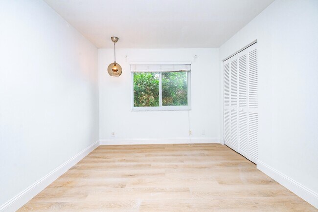 Building Photo - 380 NW 67th St