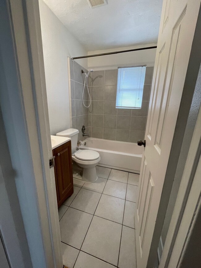 Building Photo - 1222 Kappa St