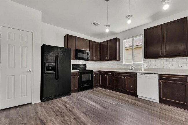 Building Photo - 9300 China Rose Dr