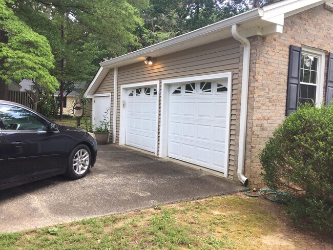 Building Photo - 203 Continental Dr