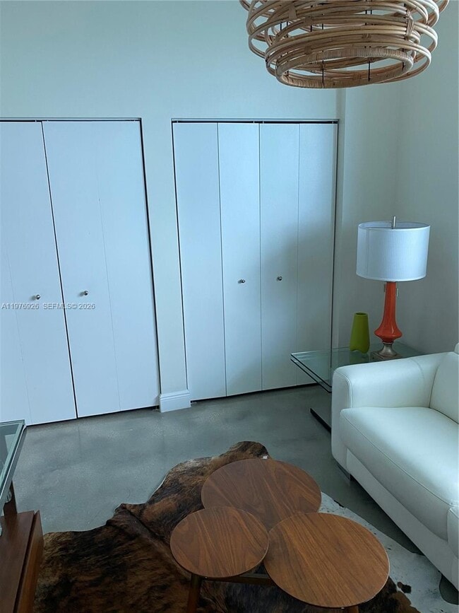 Building Photo - 700 NE 25th St