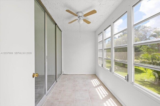 Building Photo - 9441 Evergreen Pl