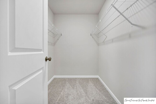 Building Photo - STUNNING TOWNHOME IN BLYTHEWOOD