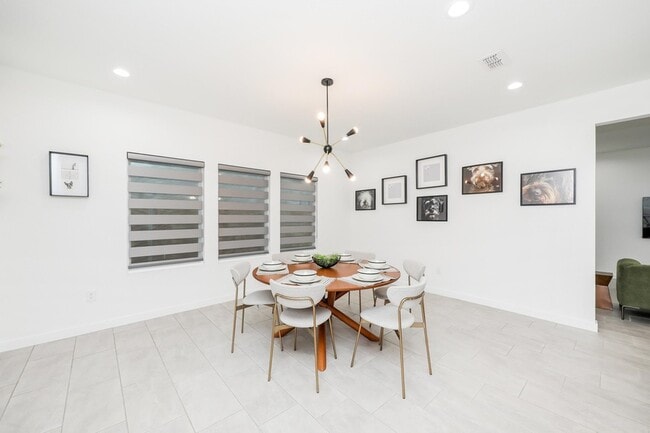 Building Photo - 305 Deer Path Lp