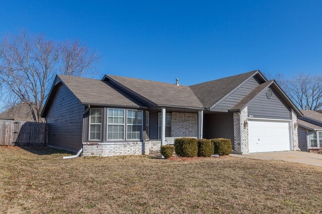 Building Photo - 3 Bed | 2 Bath in Broken Arrow!
