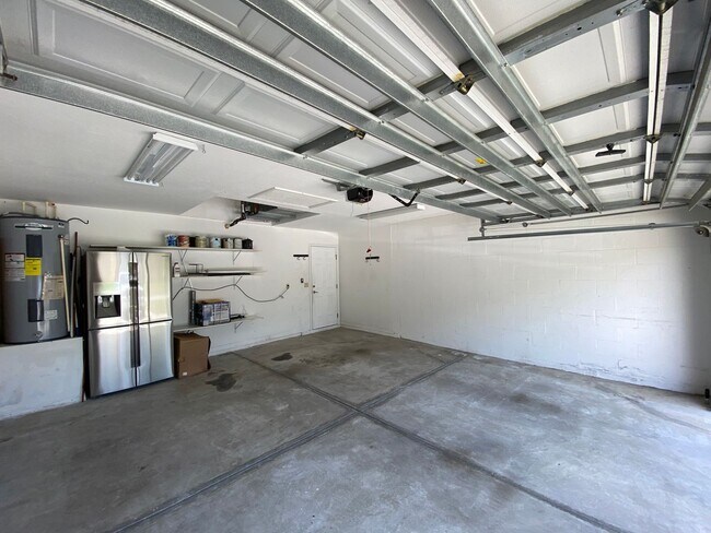 Building Photo - Desirable SW Rainbow Park Neighborhood 3/2...