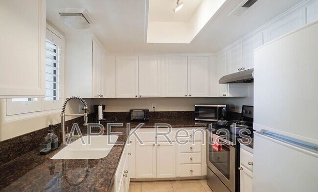 Building Photo - 5301 E Waverly Dr