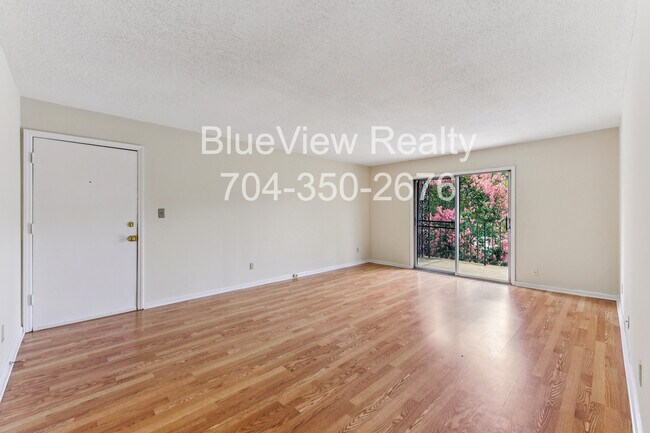 Building Photo - 4735 Hedgemore Dr