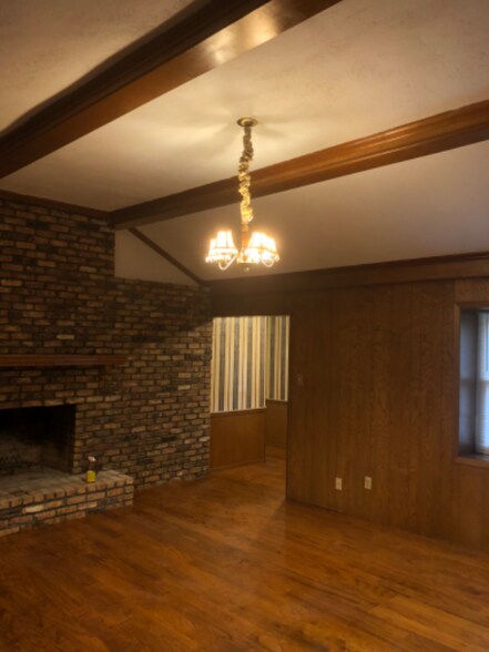 Building Photo - 413 Top Hill Dr