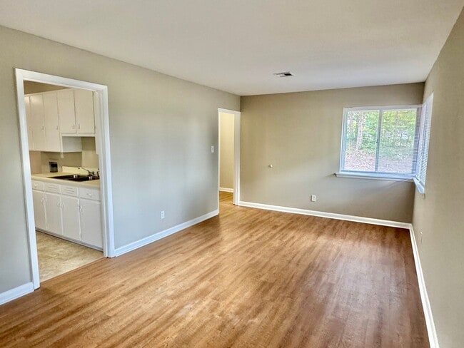 Building Photo - Hello Sunny 3 Bedroom / 1 Bathroom in Mont...