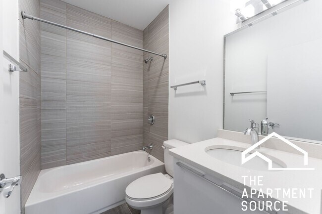 Building Photo - Modern Duplex Up: 2 Bed 2.5 Bath & In Unit W/D