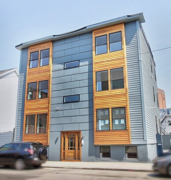 Building Photo - 50 Border St