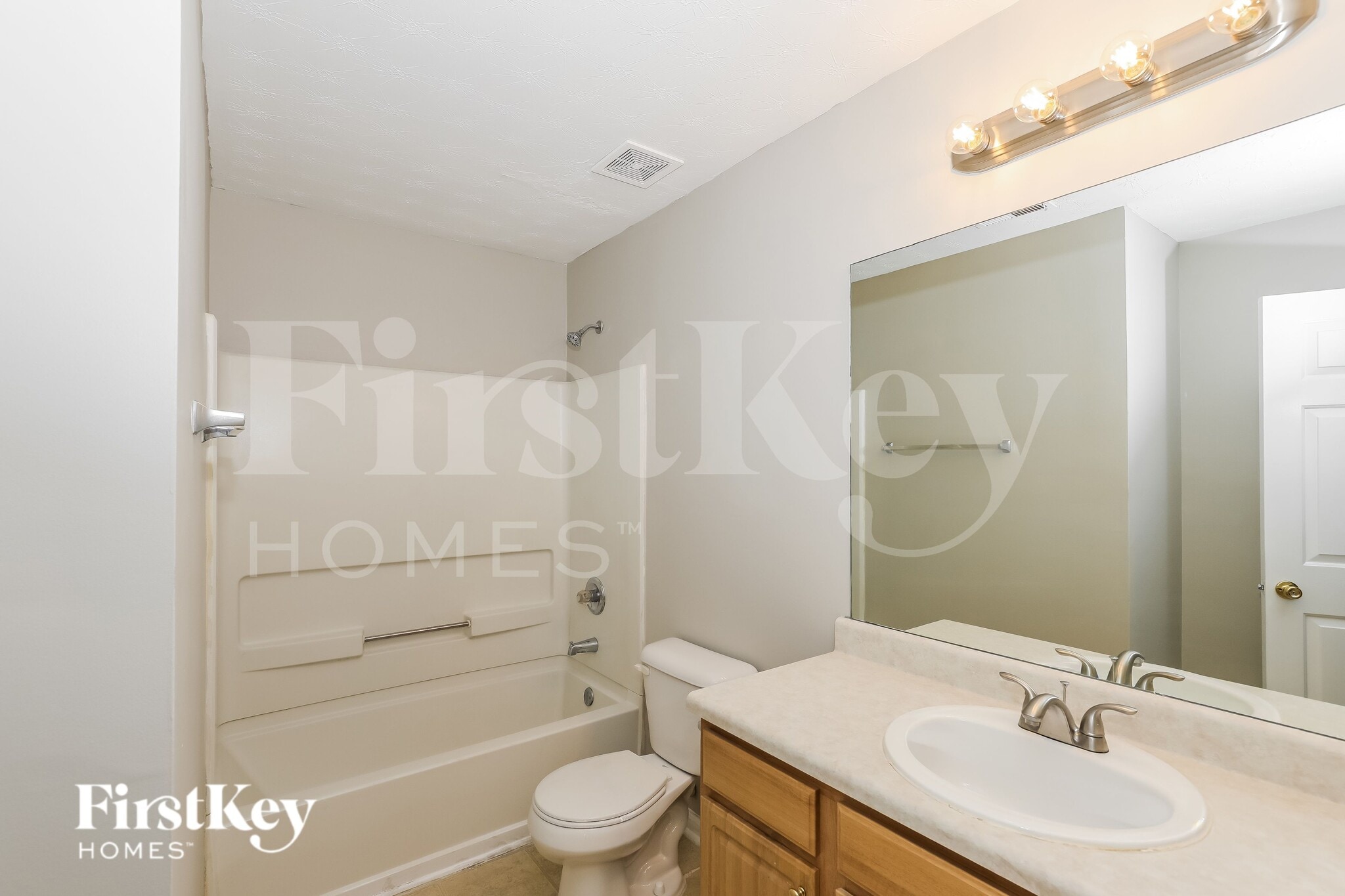 Building Photo - 2631 S Hills