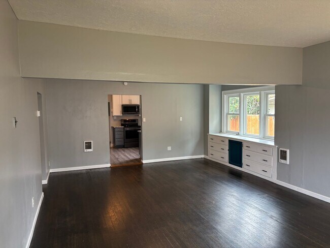 Building Photo - Spacious 3-Bedroom Craftsman Home with Solar Savings and Fully Fenced Yard
