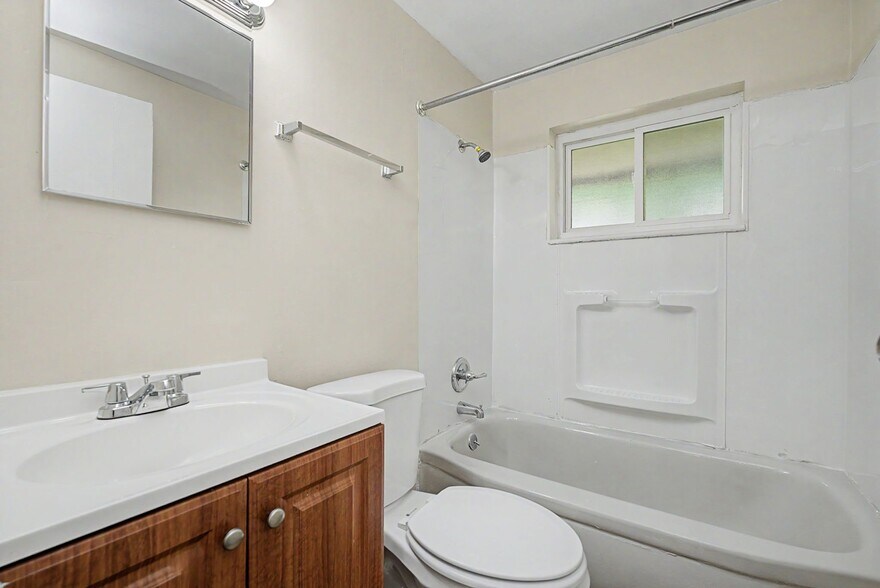 Building Photo - 4606 Winchester Dr