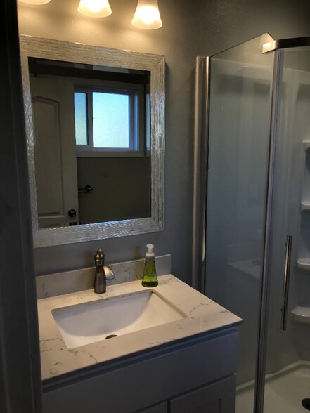 Building Photo - 218 Bradford Dr